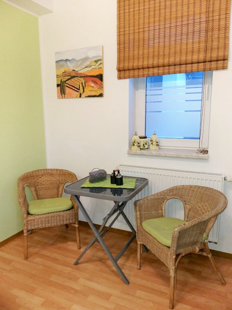Zella-Mehlis Ferienwohnung FLAIR Wohnküche mit Essplatz